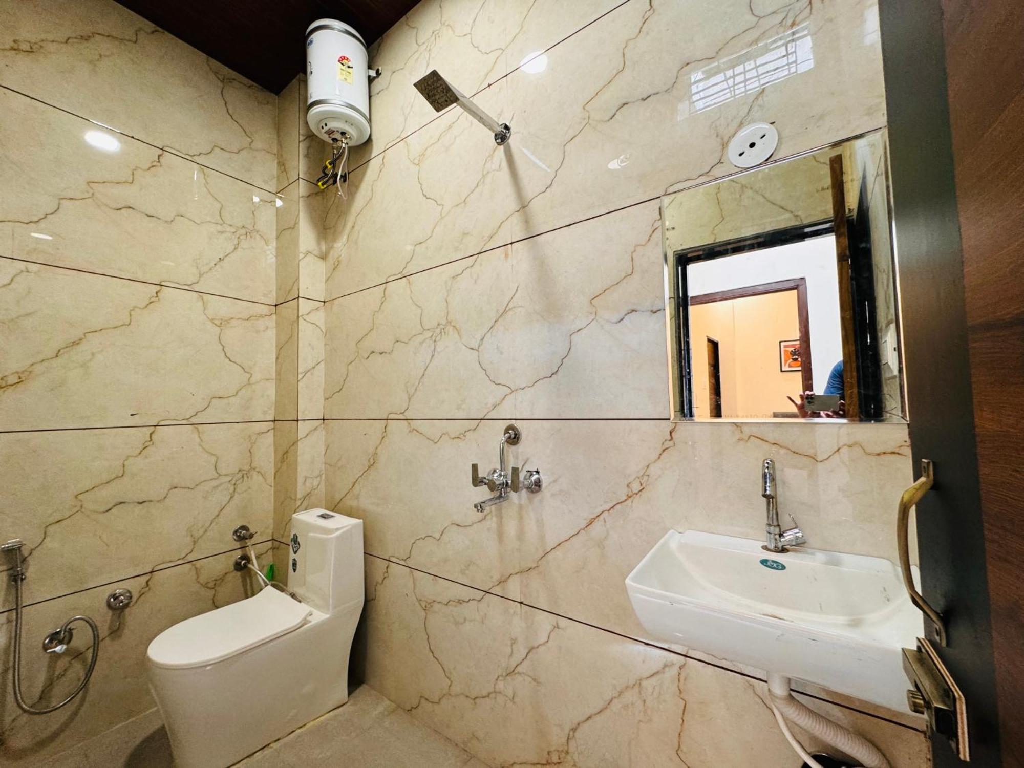 Escape 2bhk Retreat Pvt Holiday home *